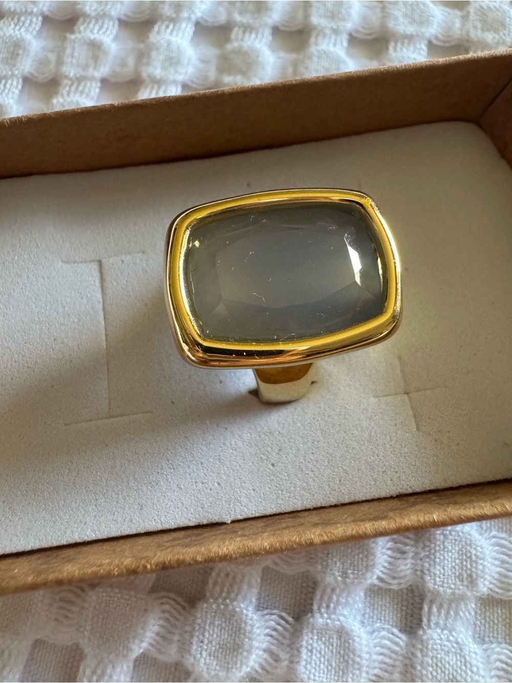 14k Milor resin italy Gold Ring with Gray Cabochon